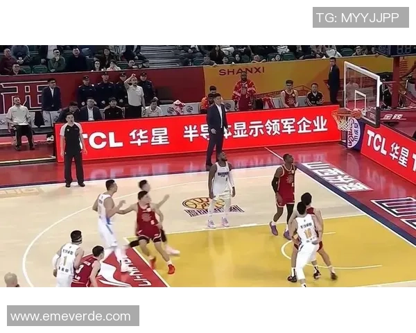 塔图姆场上举动引发广泛争议 球迷激烈讨论情绪爆发